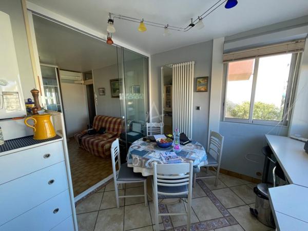 APPARTEMENT F2 1ER ETAGE ASCENSEUR PLACE DE PARKING