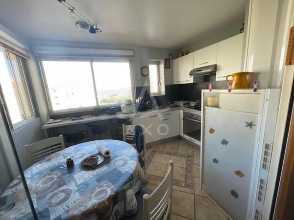 APPARTEMENT F2 1ER ETAGE ASCENSEUR PLACE DE PARKING