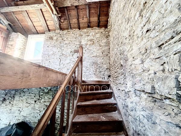 Maison pierres et ardoises à rénover