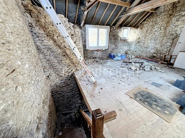 Maison pierres et ardoises à rénover