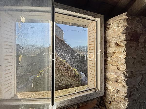 Maison pierres et ardoises à rénover