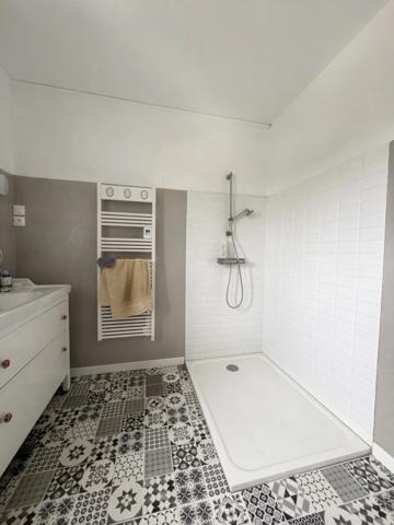 Charme Néo-Breton et Nature : Maison Familiale de 5 Chambres sur 8 000 m²