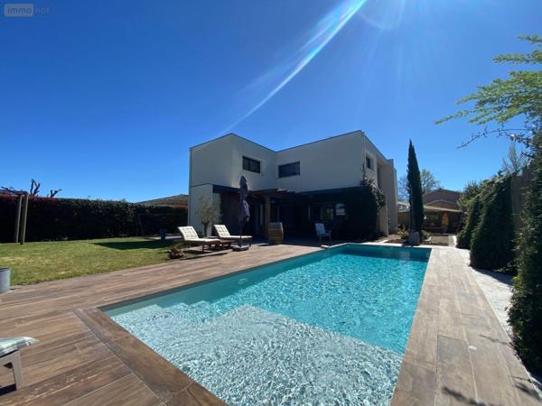 Maison individuelle à vendre à Saint-Médard-en-Jalles en Gironde (33160), ref : 032/1611   
Corbiac