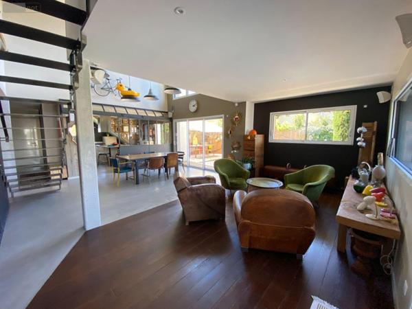 Maison individuelle à vendre à Saint-Médard-en-Jalles en Gironde (33160), ref : 032/1611   
Corbiac