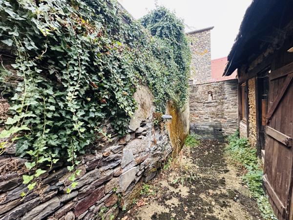 Maison
         5 pièces
        - 140 m² 35 900 € *