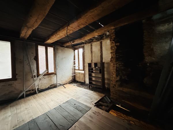 Maison
         5 pièces
        - 140 m² 35 900 € *