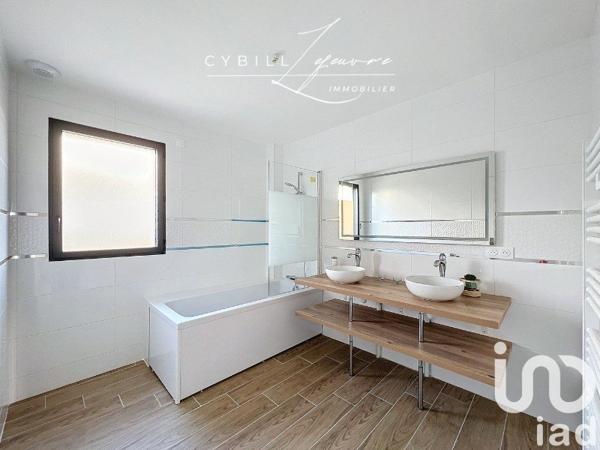 Maison 6 pièces de 114 m² à Mesnil-Raoul (76520)