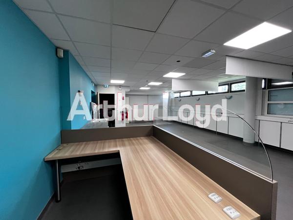 Immeuble de bureaux - À Louer - Hérouville-St-Clair