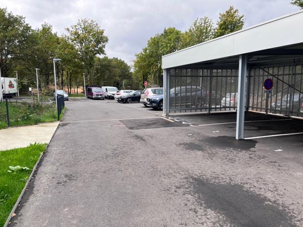 Bureaux à vendre ou à louer à Carquefou immeuble neuf avec parking