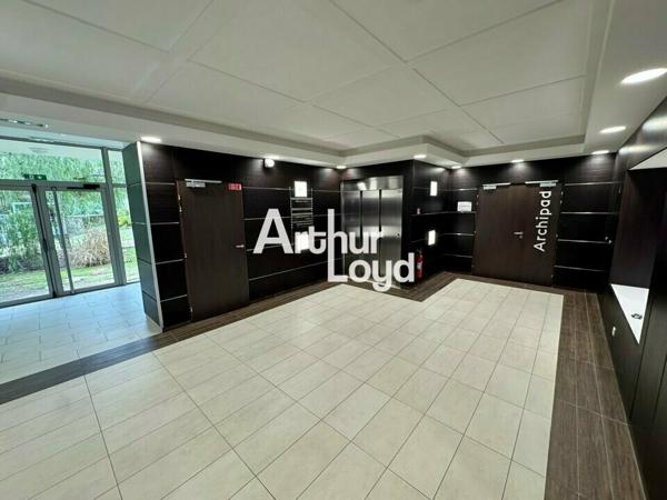 Bureaux à louer 1928 m² divisibles dès 299 m² à Sophia Antipolis avec parkings et accès rapide autoroute A8