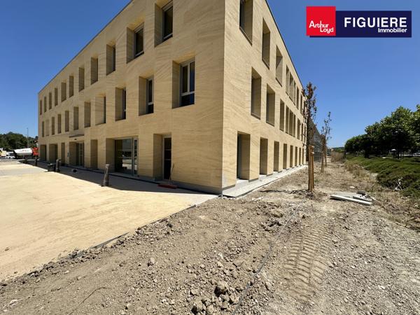 SURFACE DE BUREAUX EN RDC AU SEIN D'UN IMMEUBLE NEUF