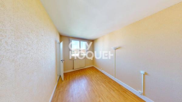 appartement type 4 Cellier, Garage fermé et Balcon avec vue sur le jardin de la copropriété