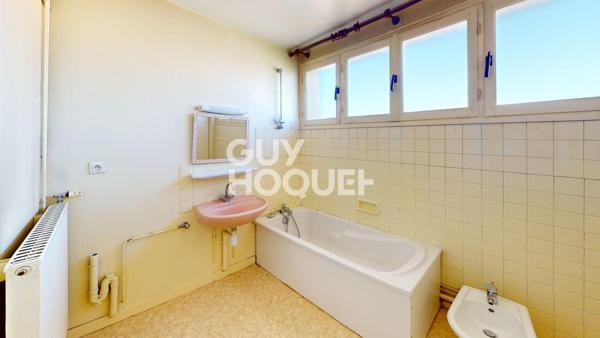 appartement type 4 Cellier, Garage fermé et Balcon avec vue sur le jardin de la copropriété