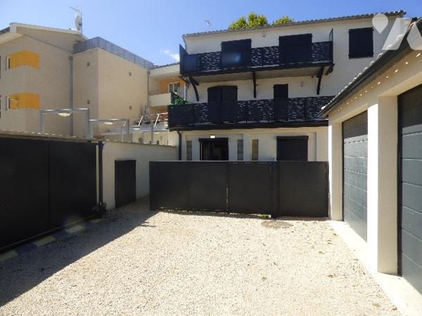 RARE- spacieux duplex avec vue situé au coeur du village et  à proximité des commerces,