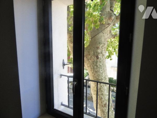 RARE- spacieux duplex avec vue situé au coeur du village et  à proximité des commerces,