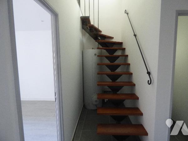 RARE- spacieux duplex avec vue situé au coeur du village et  à proximité des commerces,