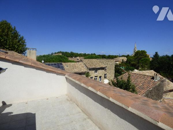 RARE- spacieux duplex avec vue situé au coeur du village et  à proximité des commerces,