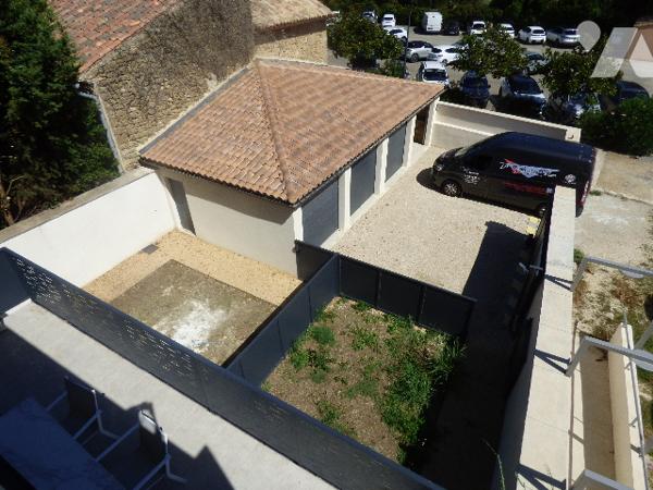 RARE- spacieux duplex avec vue situé au coeur du village et  à proximité des commerces,