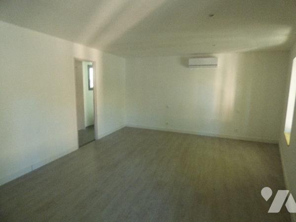 RARE- spacieux duplex avec vue situé au coeur du village et  à proximité des commerces,