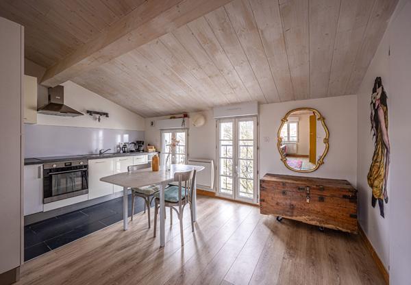 Appartement lumineux et calme au dernier étage en plein coeur de La Rochelle