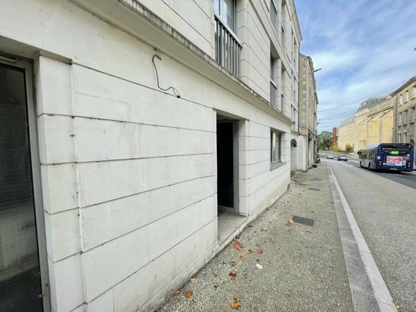BUREAUX A VENDRE EN CENTRE VILLE A CINQ MINUTES DE LA GARE DE POITIERS
