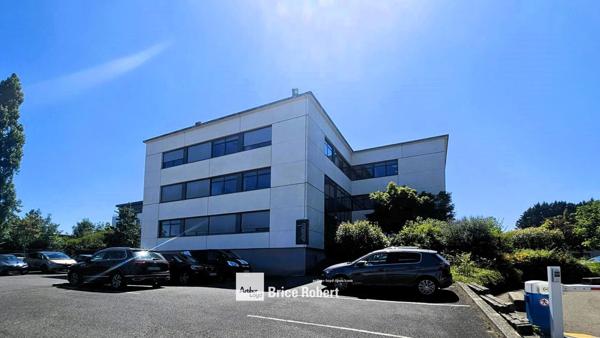 Bureaux à louer à Champagne au Mont d'Or dans parc arboré avec parking