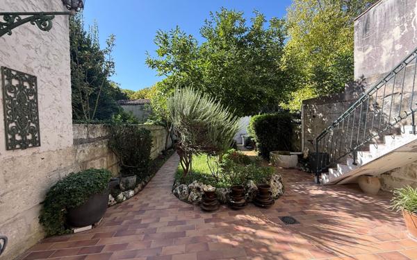 Maison à vendre    7 pièces • 181,80 m2 Saintes