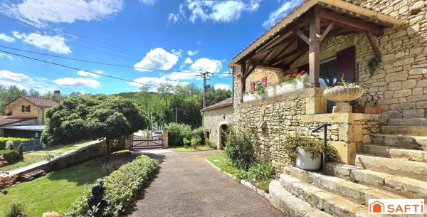 Maison en pierres et dépendances dans un petit hameau de la vallée de la Lémance