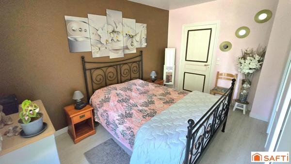 Maison en pierres et dépendances dans un petit hameau de la vallée de la Lémance