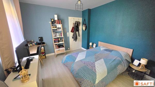 Maison en pierres et dépendances dans un petit hameau de la vallée de la Lémance