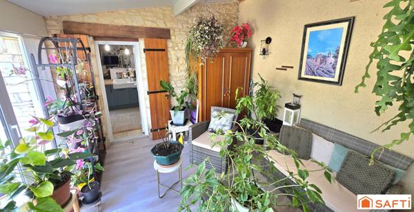 Maison en pierres et dépendances dans un petit hameau de la vallée de la Lémance