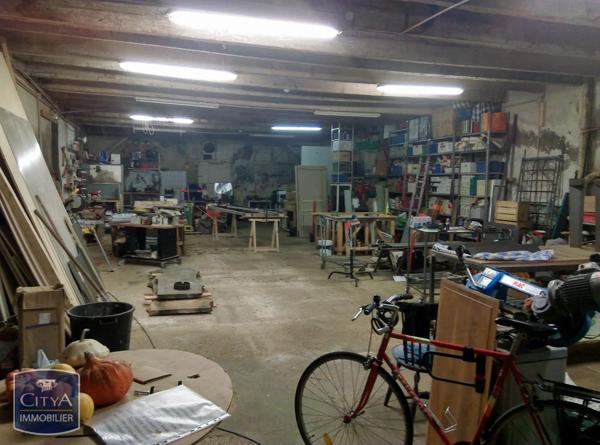 Local professionnel à vendre 476m²