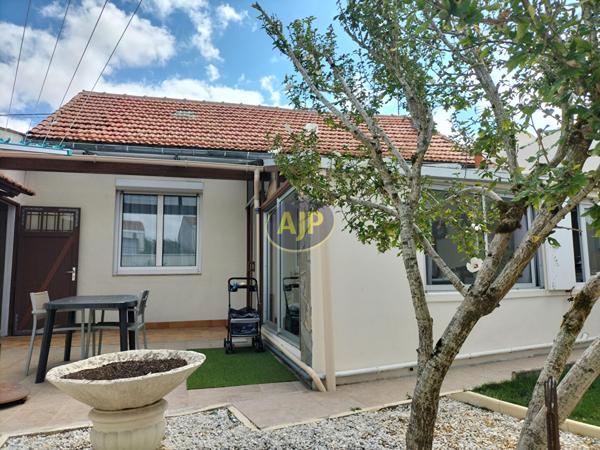 Maison à vendre Rochefort - 3 pièces, 70m² avec 2 chambre(s) à 211 100€ - AJP Immobilier Rochefort