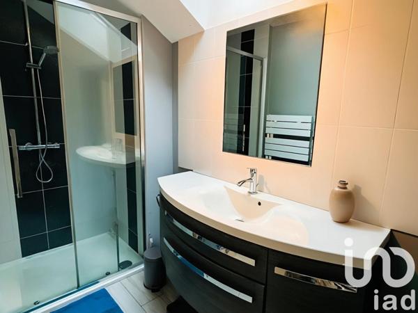 Maison 8 pièces de 198 m² à René (72260)