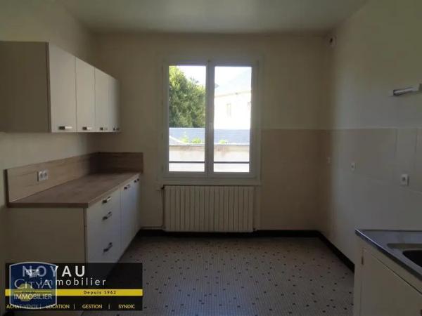 Appartement à louer 4 pièces 93m²