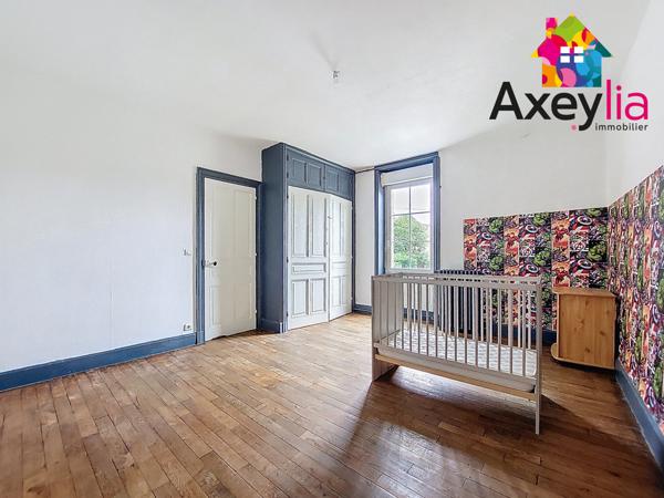 Charlieu (42190) A VENDRE - CUINZIER - MAISON DE VILLAGE 5 CHAMBRES