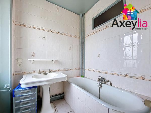 Charlieu (42190) A VENDRE - CUINZIER - MAISON DE VILLAGE 5 CHAMBRES