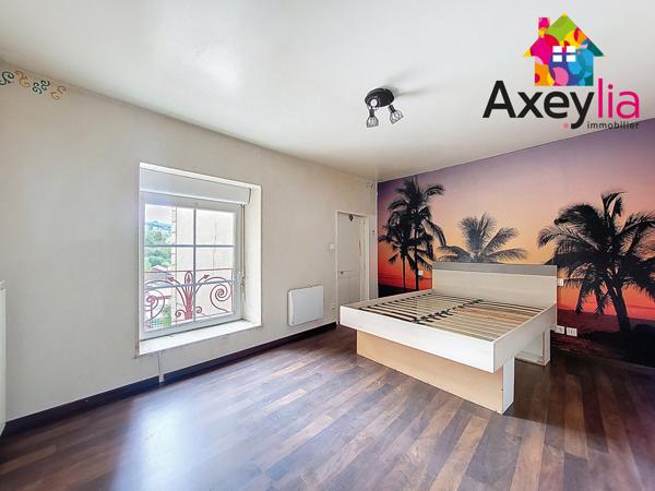 Charlieu (42190) A VENDRE - CUINZIER - MAISON DE VILLAGE 5 CHAMBRES