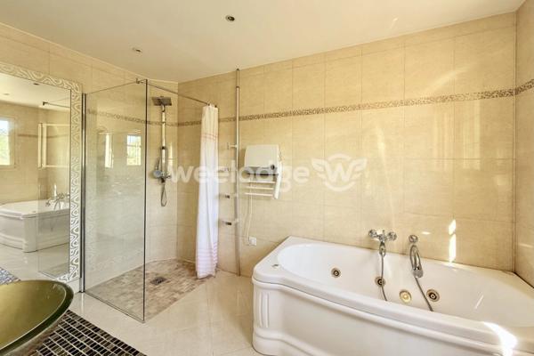 Maison à vendre 9 pièces de 225 m² à Montauroux