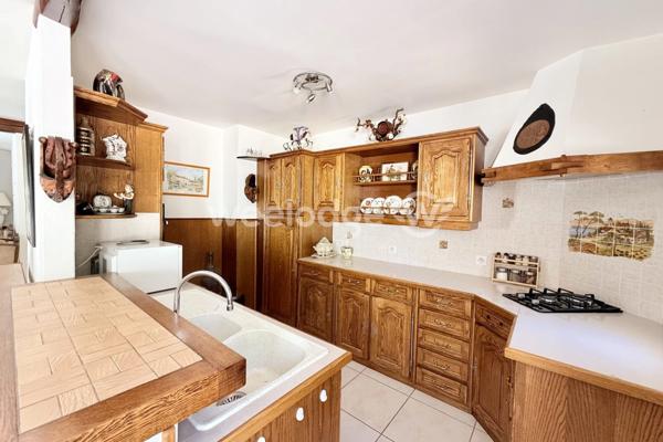 Maison à vendre 9 pièces de 225 m² à Montauroux