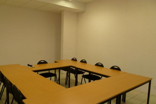 OPPORTUNITE ACHAT HYPER CENTRE NIORT BATIMENT REZ DE CHAUSSE PROCHE DES HALLES