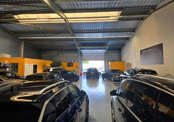 LOCAL COMMERCIAL / ENTREPÔT / GARAGE AVEC BUREAUX À LOUER / SECTEUR TOURS NORD 37