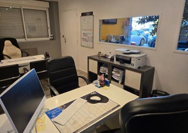 LOCAL COMMERCIAL / ENTREPÔT / GARAGE AVEC BUREAUX À LOUER / SECTEUR TOURS NORD 37