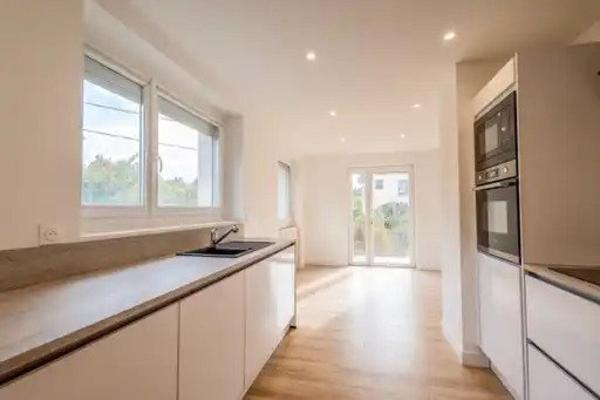 Spacieuse maison indépendante rénovée avec Véranda