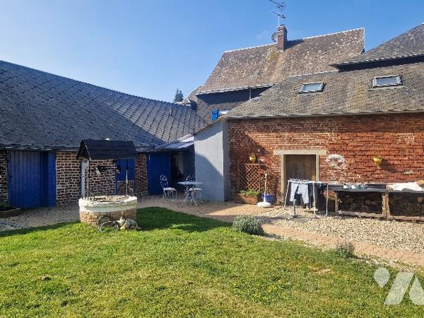 YERVILLE, immeuble d'~84m², 3 chambres,2  Bâtiments ~ 700 m² de terrain.Possibilité local commercial