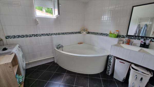 Maison individuelle à vendre à Jonzac en Charente-Maritime (17500), ref : 1857