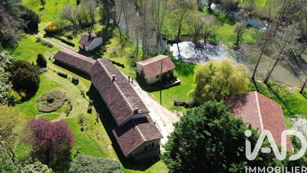 Maison à vendre 8 pièces 230 m² Charroux