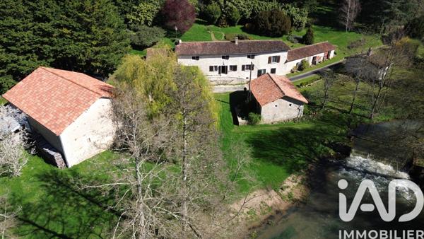 Maison à vendre 8 pièces 230 m² Charroux