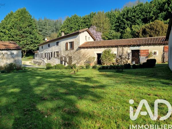 Maison à vendre 8 pièces 230 m² Charroux