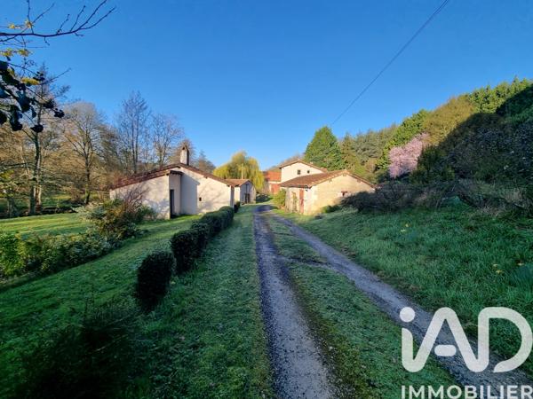Maison à vendre 8 pièces 230 m² Charroux
